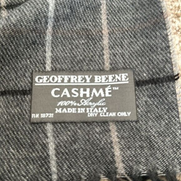 Geoffrey Beene Cashme’ Italian Scarf - Picture 5 of 5
